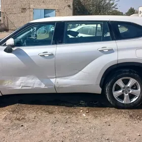 Toyota Highlander 2021