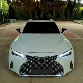Lexus IS 2022