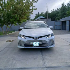 Toyota Camry Hybrid 2022