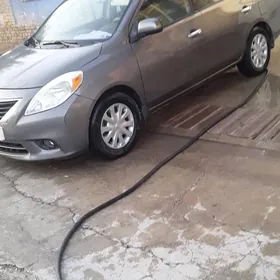 Nissan Versa 2013