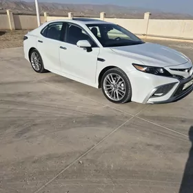 Toyota Camry 2021
