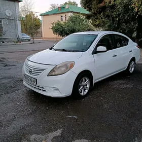 Nissan Versa 2012