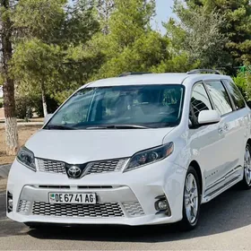 Toyota Sienna 2019