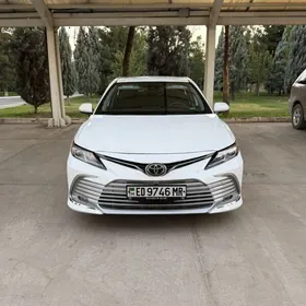 Toyota Camry 2021