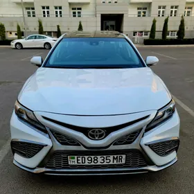 Toyota Camry 2021