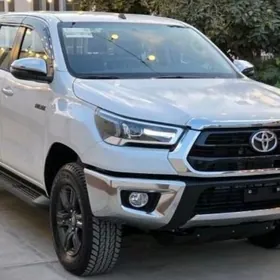 Toyota Hilux 2025