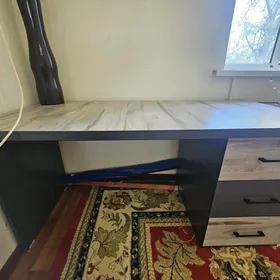 Iş,ofis,kompyuter stoly