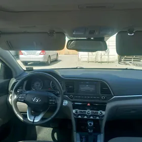 Hyundai Elantra 2020