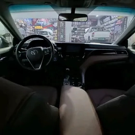 Toyota Camry Hybrid 2021