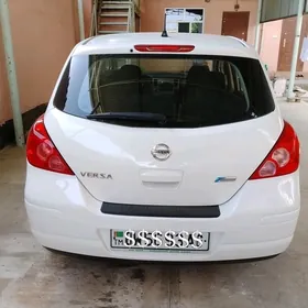 Nissan Versa 2011