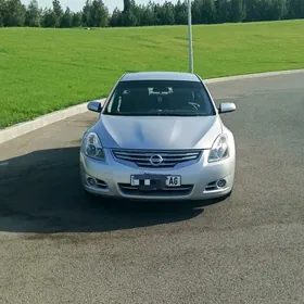 Nissan Altima 2010