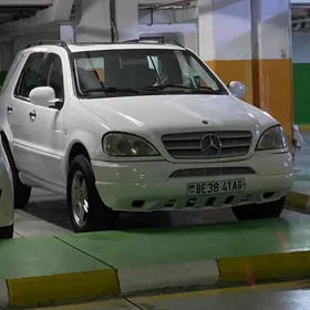 Mercedes-Benz M-Class 2001