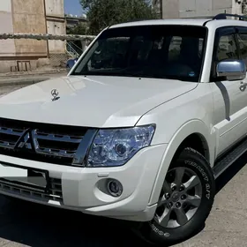 Mitsubishi Pajero 2013