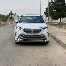 Toyota Highlander 2021