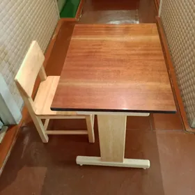 стол со стулом школьника