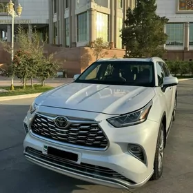 Toyota Highlander 2021