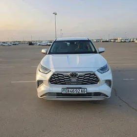 Toyota Highlander 2021