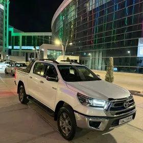 Toyota Hilux 2024
