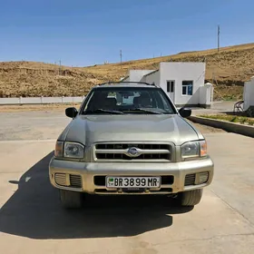Nissan Pathfinder 2000