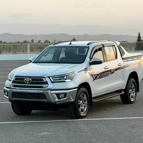 Toyota Hilux 2024
