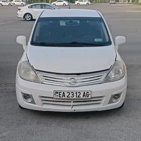 Nissan Versa 2011