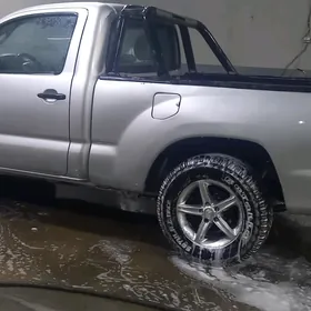 Toyota Tacoma 2011