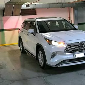 Toyota Highlander 2021