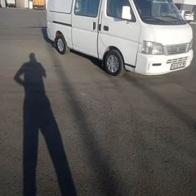 Nissan Urvan 2001