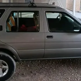 Nissan Pathfinder 2001