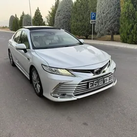 Toyota Camry 2021