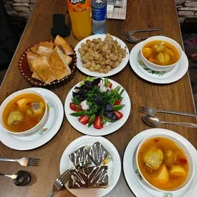 Naharhana komekci GYZ gerek!!!
