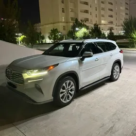Toyota Highlander 2021