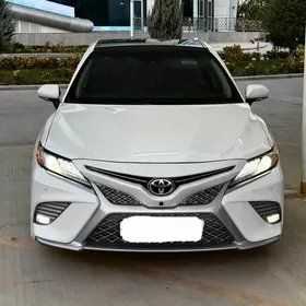 Toyota Camry 2018