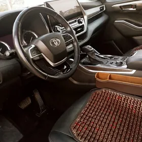 Toyota Highlander 2022