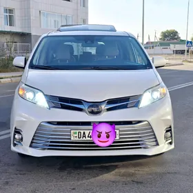 Toyota Sienna 2019