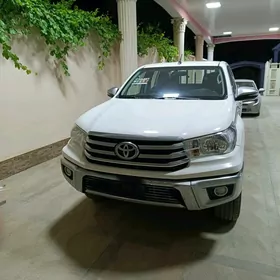 Toyota Hilux 2021