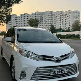 Toyota Sienna 2018