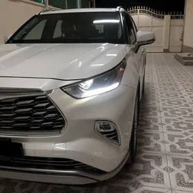 Toyota Highlander 2021