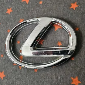 Эмблема Lexus