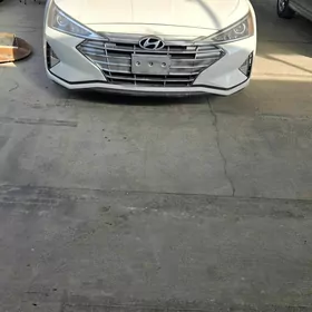 Hyundai Elantra 2020