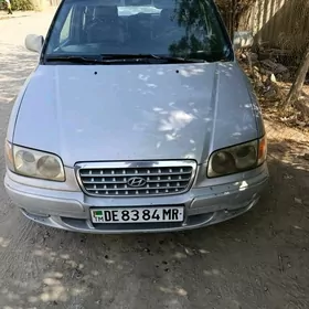 Hyundai H-1 2012