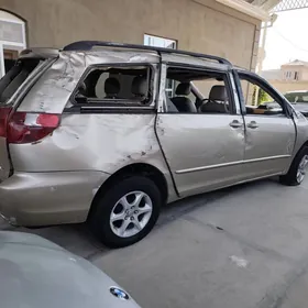 Toyota Sienna 2004