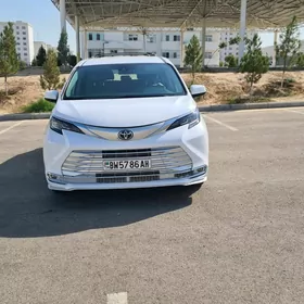 Toyota Sienna 2021