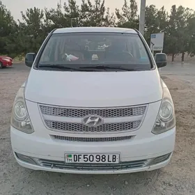 Hyundai H-1 2010