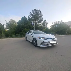 Toyota Camry 2021