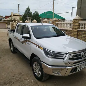Toyota Hilux 2024