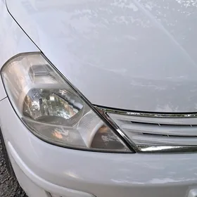 Nissan Tiida 2011