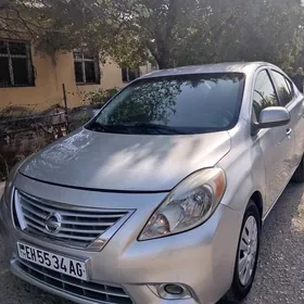 Nissan Versa 2012