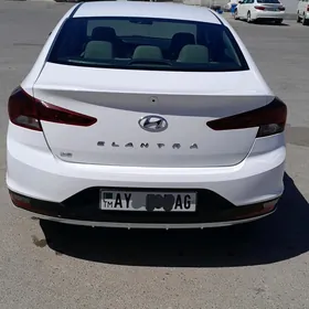 Hyundai Elantra 2020