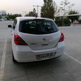 Nissan Versa 2012